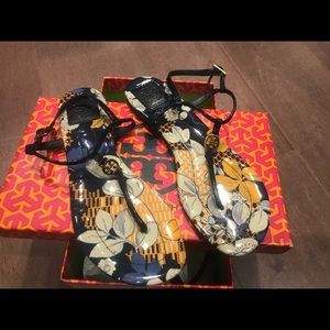 Tory Burch Emmy Patent Calf Sandal flats in Navy, size 8